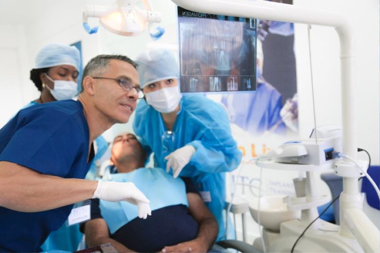 Nov-2015 Dental Implant Seminar - Live Patient Program